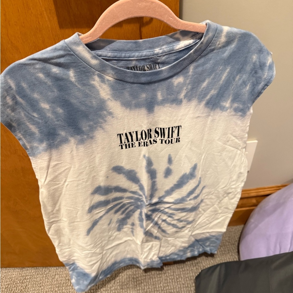 Taylor Swift Blue Tie-Dye shirt runs big